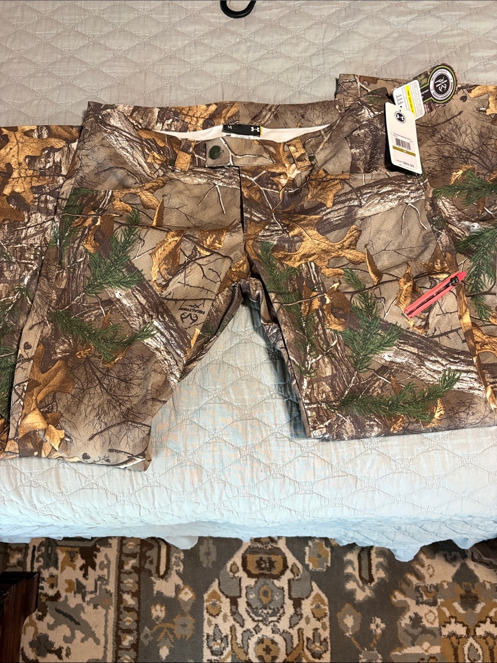Under Armour Women’s 14  Realtree Camo pants - Brown/Green NWT